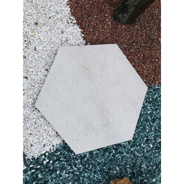 Jalajäljed Bianco Hexagon (52-60x2cm)