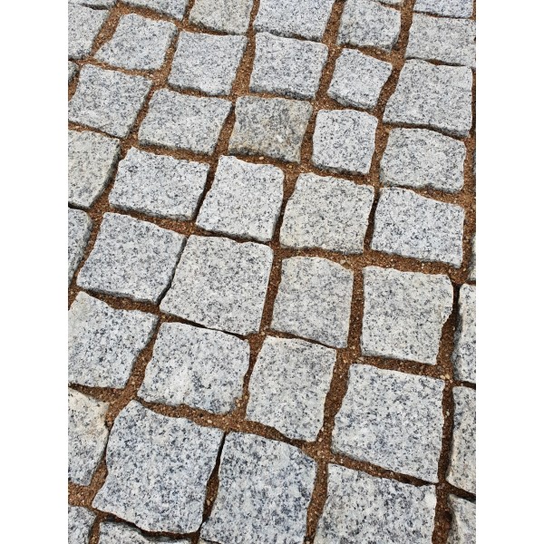 Hallid graniitklotsid ~10 × 10 × 5 cm, kg